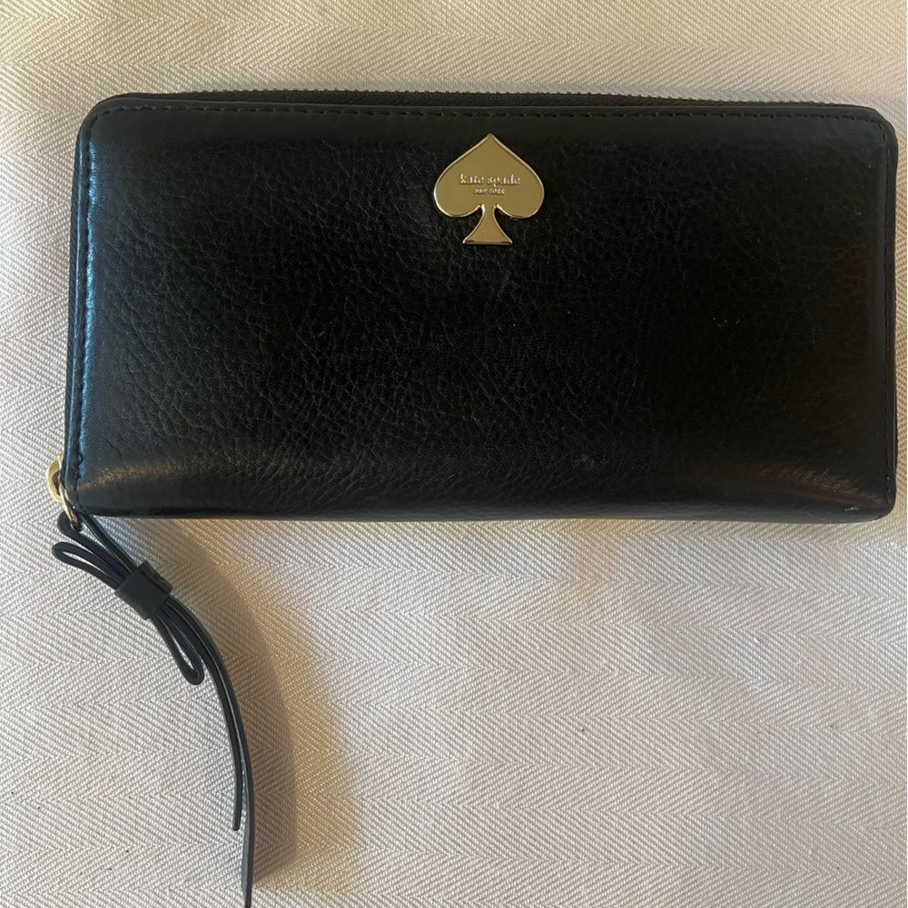 kate spade black leather wallet with black and white stripe‎ lining, like new!